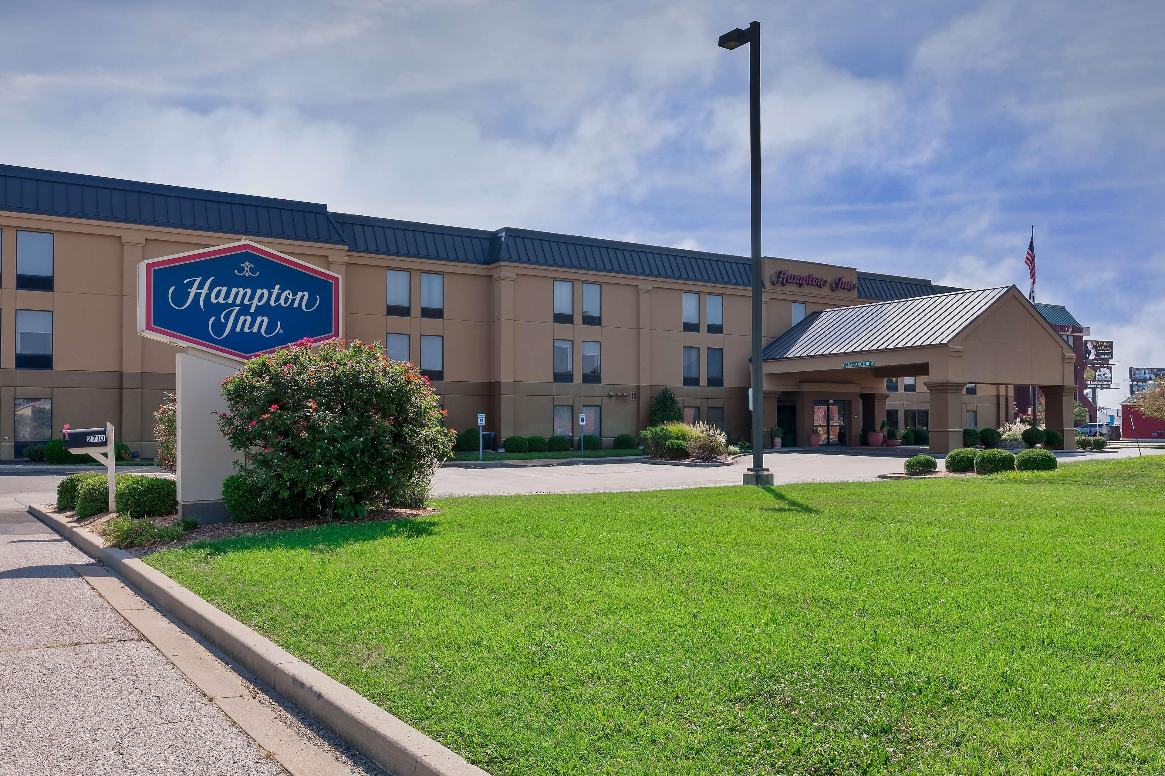 Hampton Inn Marion Bagian luar foto