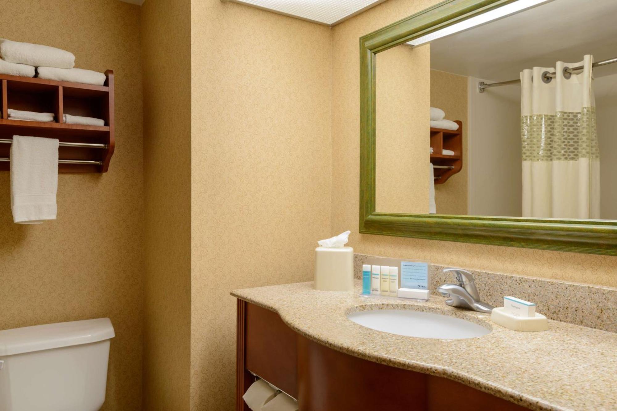 Hampton Inn Marion Bagian luar foto